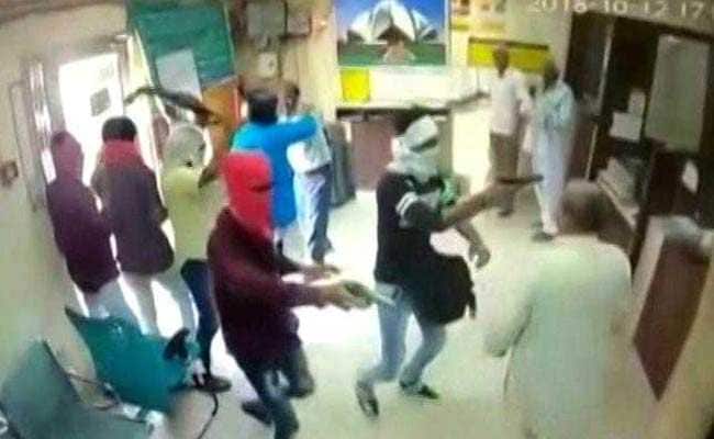 6 Armed Men Loot Rs. 3 Lakh, Kill Cashier In Delhi Bank. CCTV Captures All